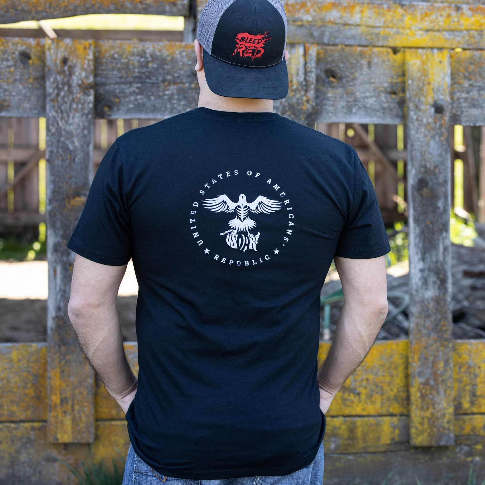 Man wearing black Don't Californicate US T-shirt from United States of American's Republic USOAR