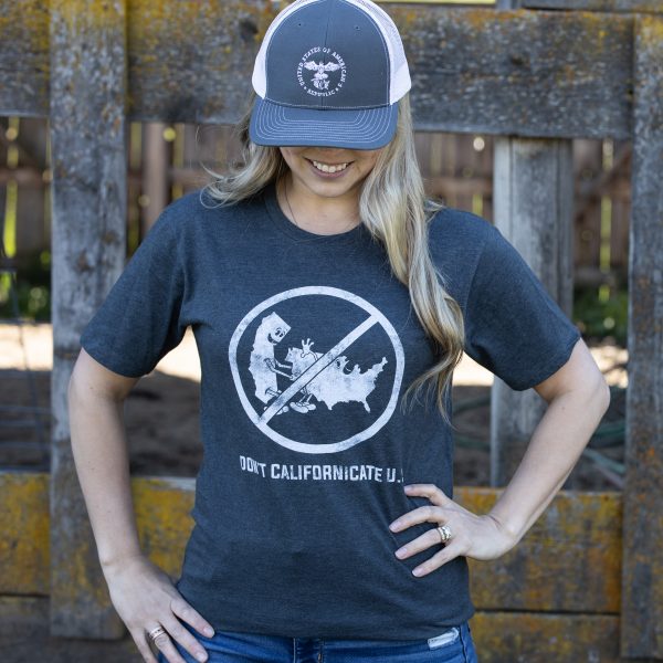Woman wearing charcoal Don't Californicate US T-shirt from United States of American's Republic USOAR